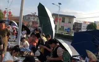 上千万的翡翠手镯图片河南南阳翡翠手镯批发市场在哪里