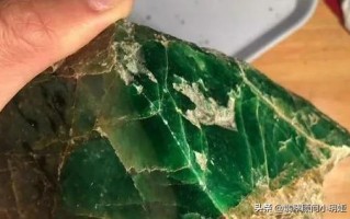 冰阳绿翡翠什么级别,翡翠原石切出绿蛋面