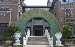 缅甸翡翠原石批发市场7吨翡翠原石图片