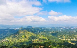 茂名帝王玉翡翠原石价格,看看翡翠原石