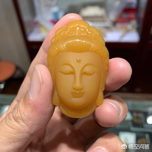 黄龙玉手镯边上发白正常吗？