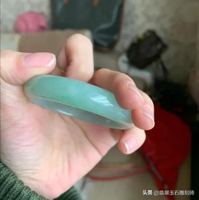 有没有翠友帮忙看看这个镯子？-第1张图片-翡翠网