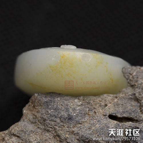 【天一玉器】新疆和田洒金皮籽料挂件 佛 28克(转载)-第6张图片-翡翠网