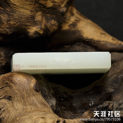 【天一玉器】新疆和田玉青花玉挂件 青莲 33克 (转载)-第7张图片-翡翠网