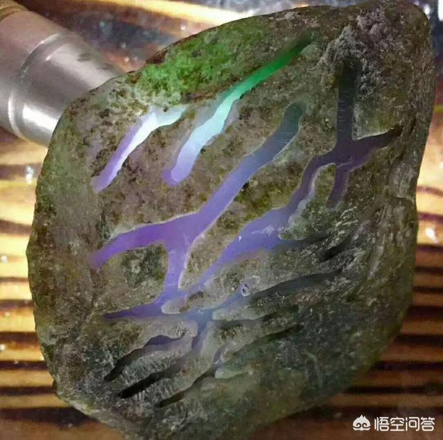 如何根据原石皮壳特征判断翡翠内部好坏？-第18张图片-翡翠网