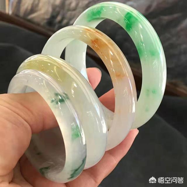 翡翠手镯有些什么颜色？价格怎么样？-第1张图片-翡翠网