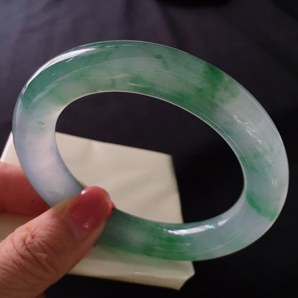 精品赏析：冰种飘花圆条手镯（58mm）翡翠