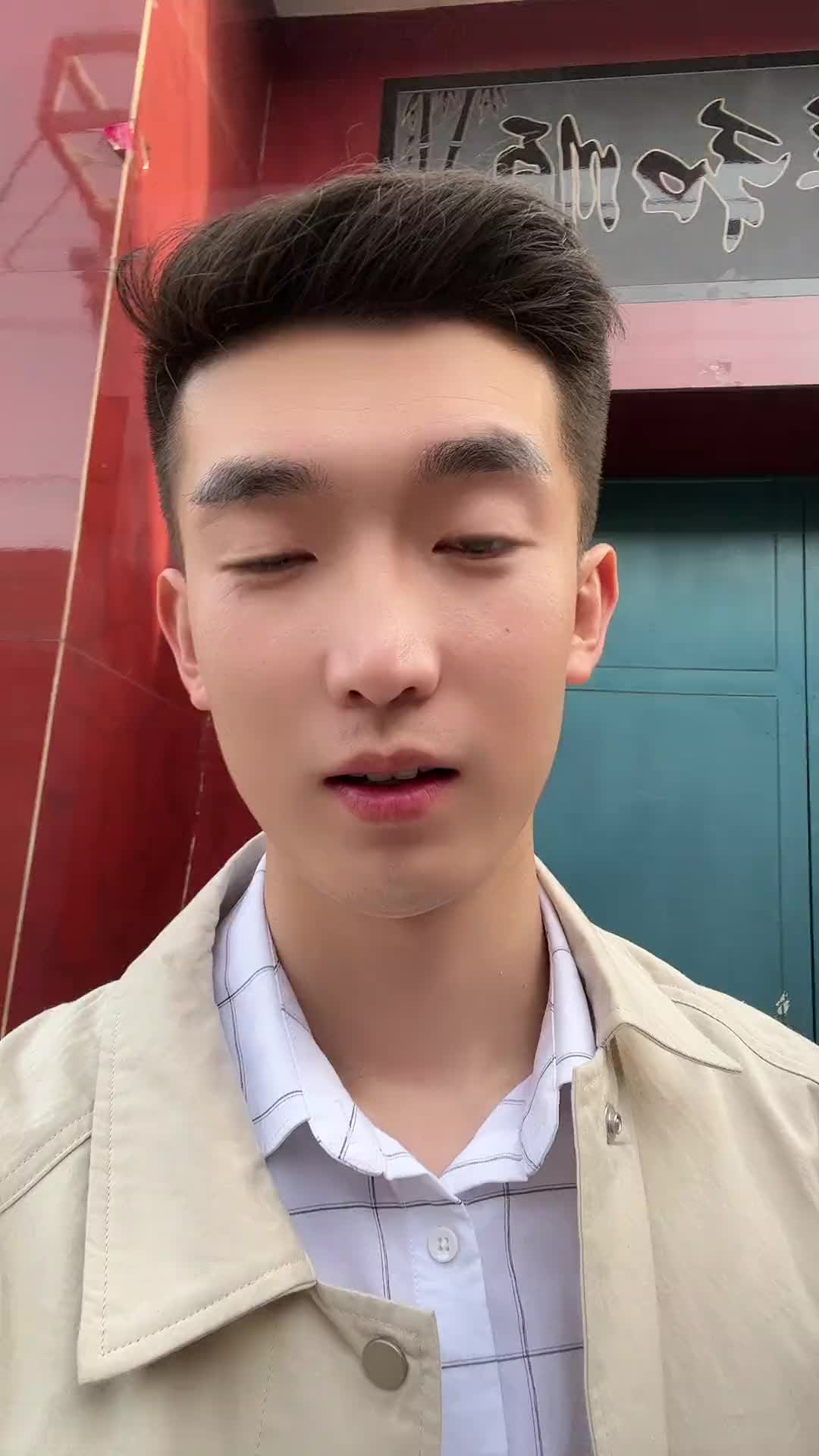 抖音晨曦姐姐到底是男的还是女的抖音晨曦姐姐是男的还是女的?-第1张图片-翡翠网