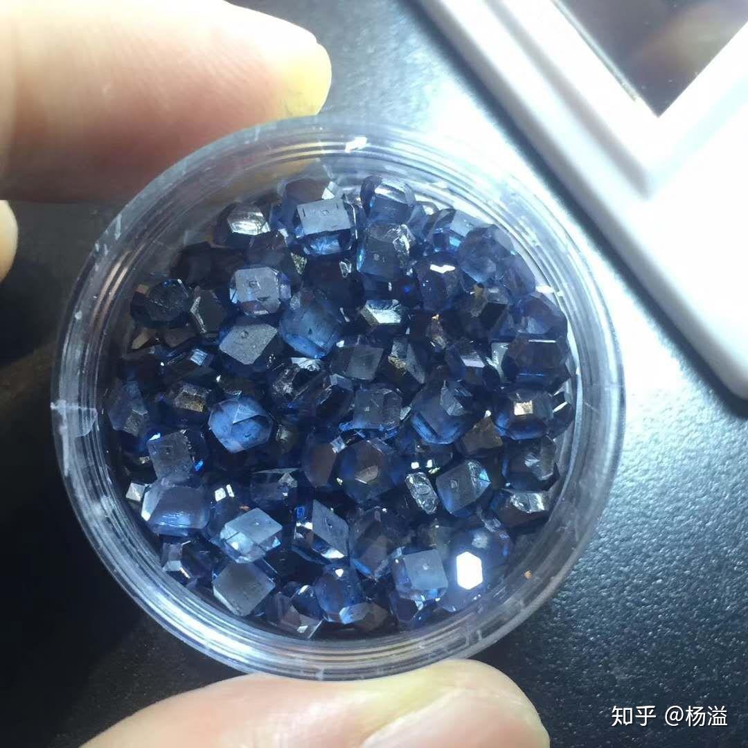 人造钻石的成分是什么人造钻石的成分是什么材料-第1张图片-翡翠网