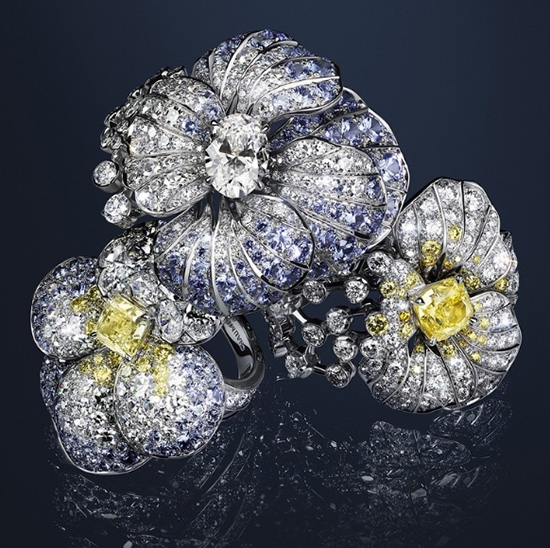 Chaumet 尚美 Pensée 三色堇钻石戒指 花瓣造型展现丰沛生命力-第3张图片-翡翠网