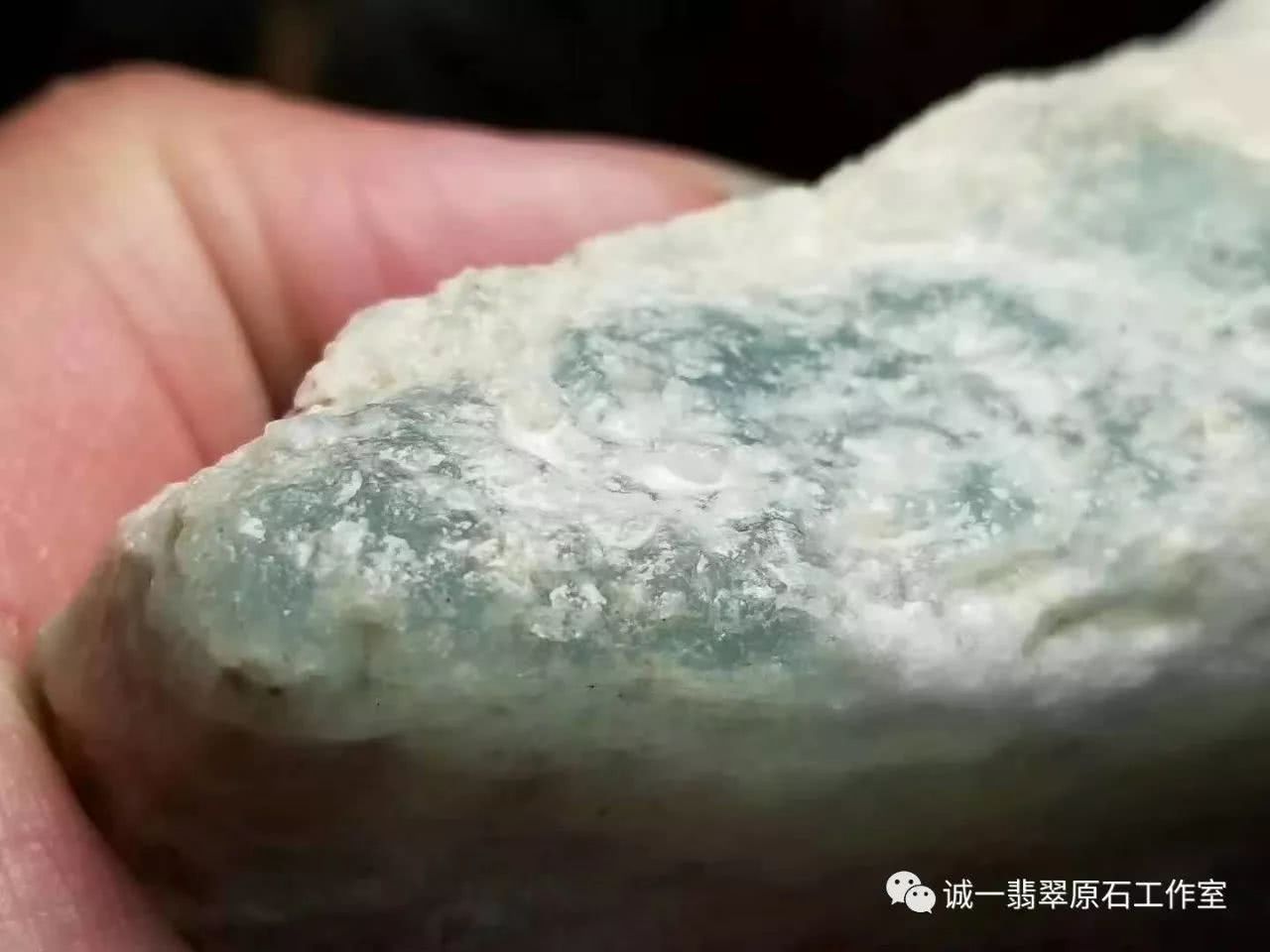 翡翠原石越磨颜色越深,怎么翡翠原石-第2张图片-翡翠网