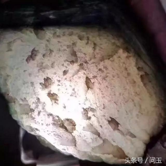 翡翠原石玻璃,翡翠玻璃种和冰种的区别在哪里-第9张图片-翡翠网