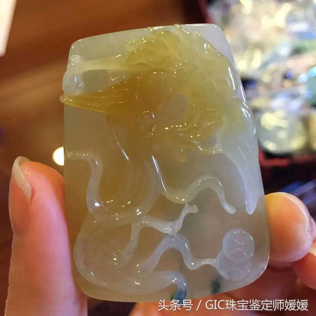 冰种黄翡翠手镯冰种翡翠手镯一般多少钱-第3张图片-翡翠网