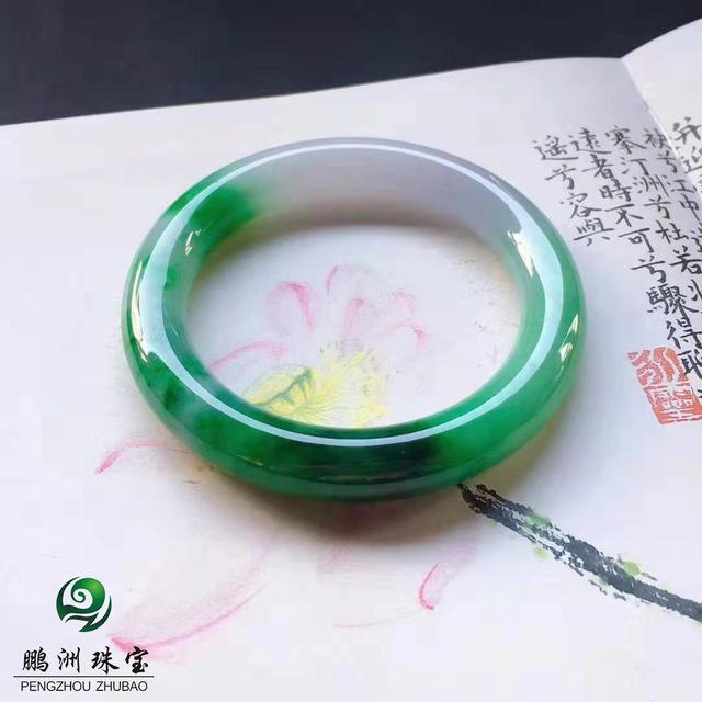 翡翠手镯贴吧精品的简单介绍-第4张图片-翡翠网