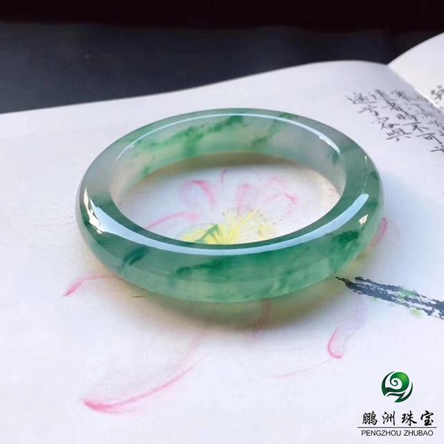 翡翠手镯贴吧精品的简单介绍-第6张图片-翡翠网