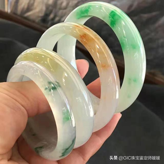 有色根的翡翠手镯,翡翠手镯色根是什么意思-第2张图片-翡翠网