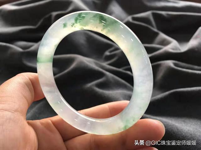 有色根的翡翠手镯,翡翠手镯色根是什么意思-第10张图片-翡翠网