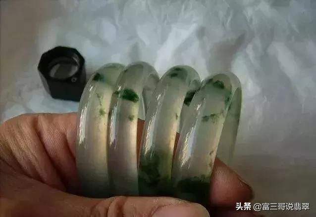 翡翠手镯透明了好吗翡翠手镯有透明晶体-第3张图片-翡翠网