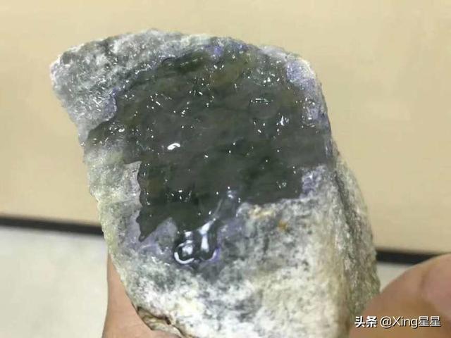 翡翠原石什么样的好,什么样的翡翠原石是废料-第10张图片-翡翠网