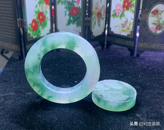 绿色的冰种翡翠手镯,50万高冰种翡翠手镯-第2张图片-翡翠网