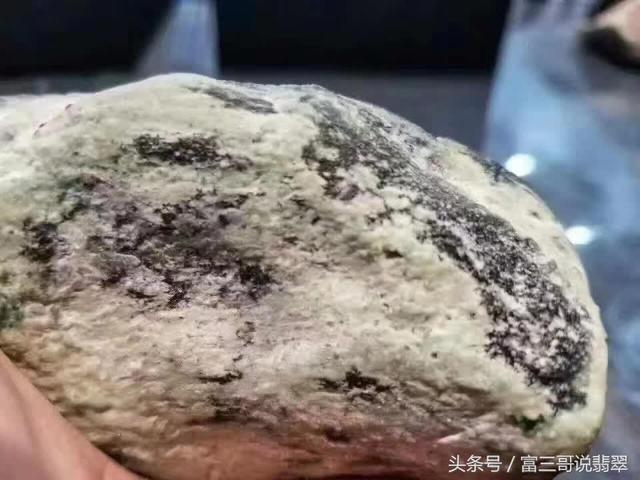 怎么翡翠原石皮去完了,翡翠原石怎么开-第5张图片-翡翠网