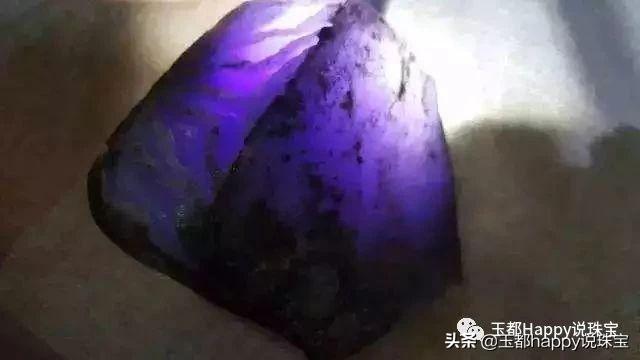 淡紫色翡翠手镯挑肤色吗淡紫色翡翠手镯-第10张图片-翡翠网