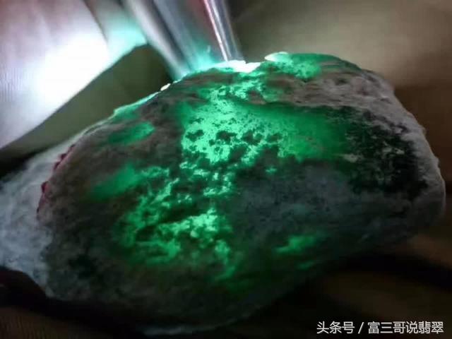 缅甸翡翠原石,翡翠原石刷水泥-第7张图片-翡翠网