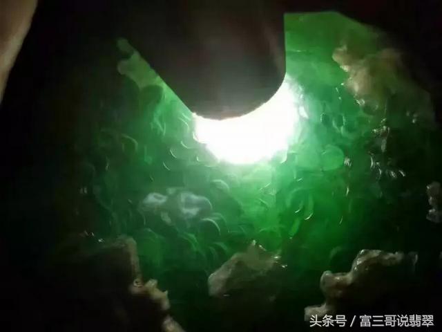 缅甸翡翠原石,翡翠原石刷水泥-第8张图片-翡翠网