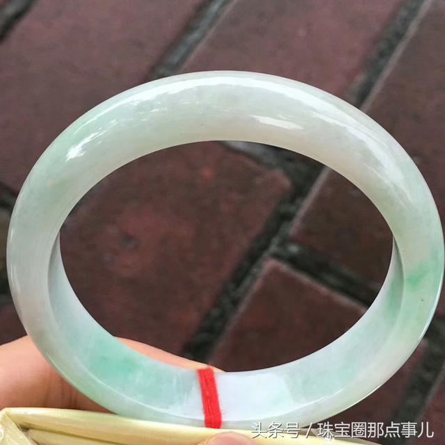 1万左右翡翠手镯万元左右翡翠手镯-第18张图片-翡翠网