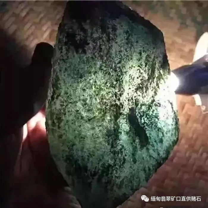 我想卖翡翠原石卖翡翠原石-第1张图片-翡翠网