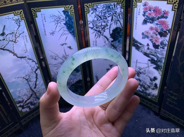 翡翠镯子对着光是紫色,春色翡翠手镯-第9张图片-翡翠网