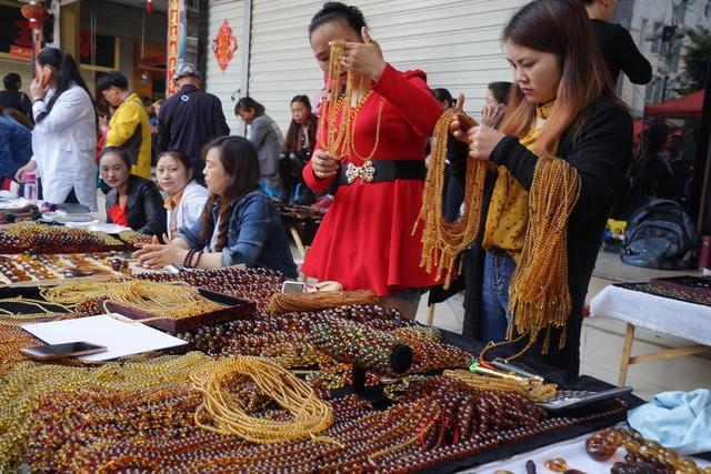 翡翠手镯店一万买的翡翠镯子都是棉絮-第16张图片-翡翠网