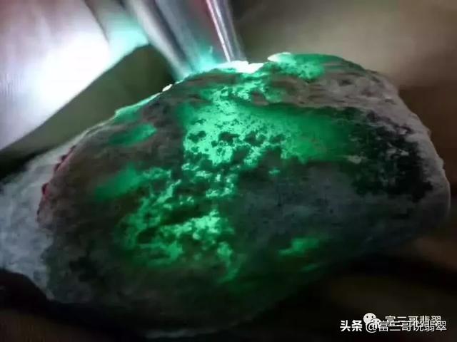 翡翠原石包浆教程翡翠原石扒皮教程-第8张图片-翡翠网