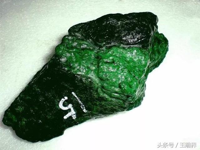 玉石翡翠价格,翡翠干青种手镯-第2张图片-翡翠网