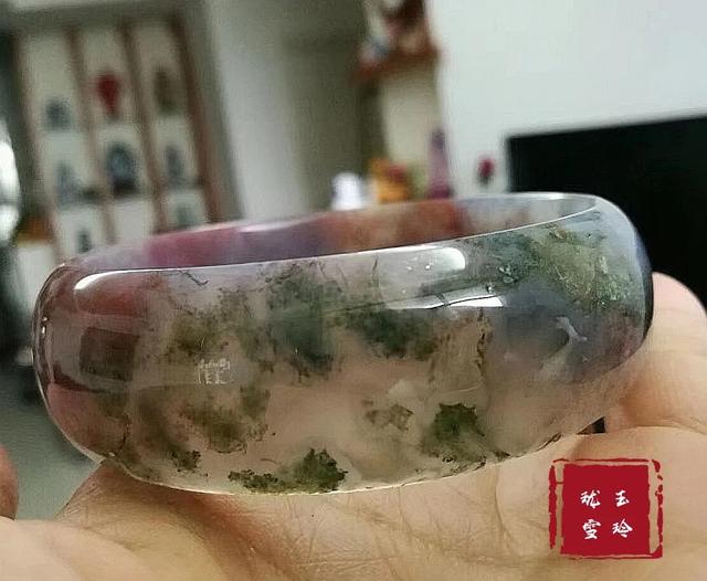 翡翠手镯什么颜色值钱干青翡翠手镯-第2张图片-翡翠网