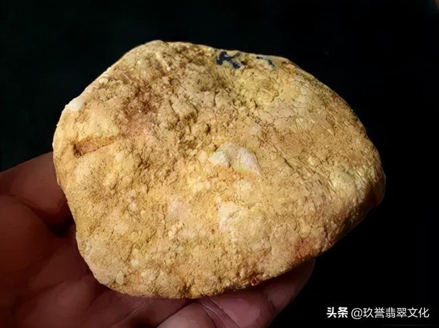 翡翠原石怎么保存翡翠原石打灯荧光图解-第3张图片-翡翠网