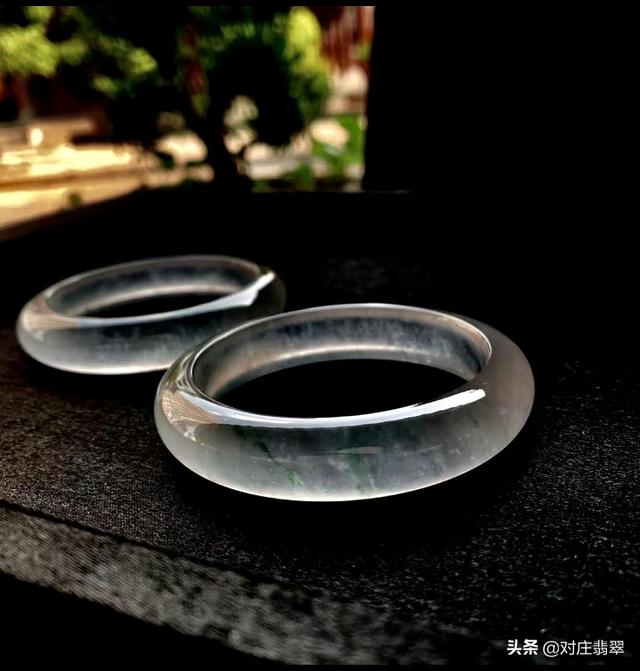 翡翠手镯底子粗,翡翠手镯粗的好还是细的好-第4张图片-翡翠网