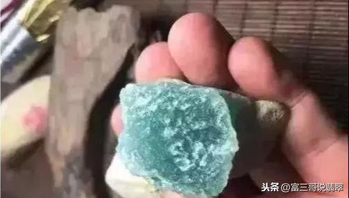 翡翠原石表皮处理过翡翠原石的好坏-第8张图片-翡翠网