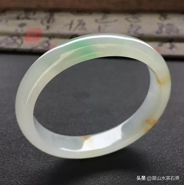 接近冰种的白色翡翠手镯值钱吗,翡翠水种和冰种-第10张图片-翡翠网