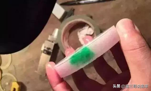 玉镯的总质量越重越好吗,翡翠手镯好的重不重-第13张图片-翡翠网