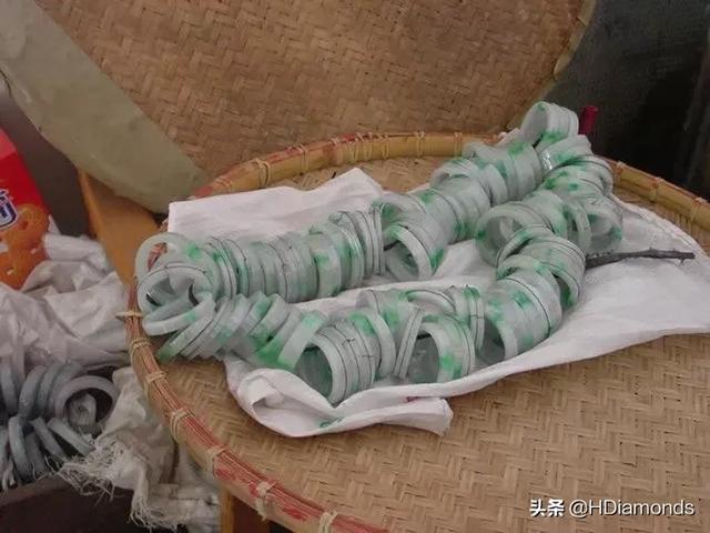 翡翠手镯蓝色是真的吗翡翠手镯多少钱-第16张图片-翡翠网