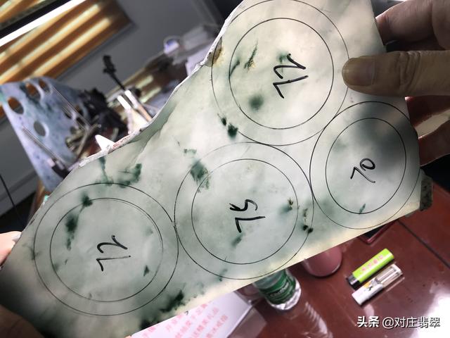 翡翠肉质发白,翡翠原石肉质细发嫩怎么样-第4张图片-翡翠网