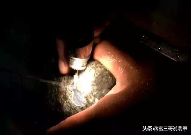 翡翠原石皮克怎么剥,是皮克传的吗-第5张图片-翡翠网