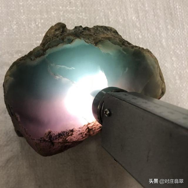 翡翠原石做假翡翠原石造假打孔查料-第9张图片-翡翠网