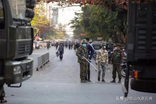 缅甸一矿区塌方翡翠价格,缅甸翡翠市场在哪里-第2张图片-翡翠网