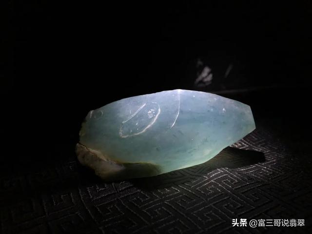 翡翠原石赌石图片大全集翡翠原石图片-第5张图片-翡翠网