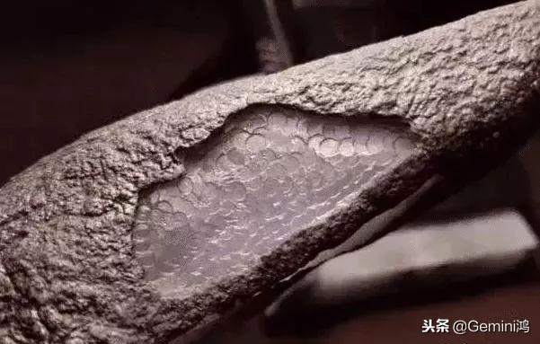 翡翠原石放水里好吗,打水脱皮翡翠原石-第2张图片-翡翠网