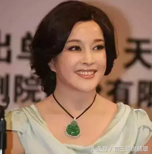 三种女人不适合戴翡翠佛公,女人带黄金佛吊坠好吗-第2张图片-翡翠网