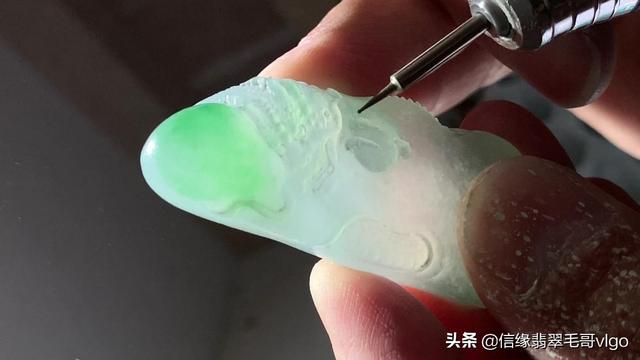 清中期翡翠浮雕龙牌拍卖价格的简单介绍-第8张图片-翡翠网