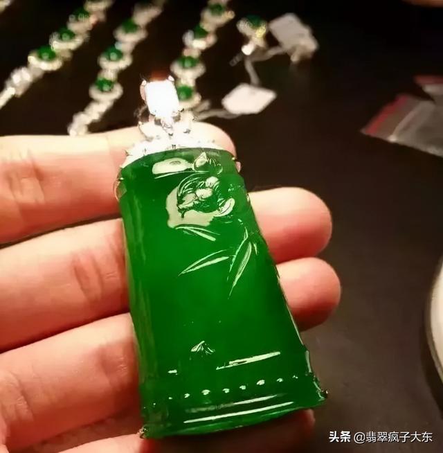 翡翠价格中万是多少钱的简单介绍-第5张图片-翡翠网